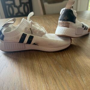 Women’s 11 White Knit Sneakers with Brown Accent